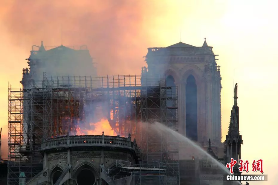 痛心！巴黎圣母院被烧毁 网友惋惜：还没来得及去看看