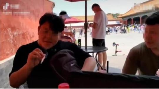 法制日報(bào)評故宮吸煙：工作生活中不僅需要智商、情商，還需要一些“法商”