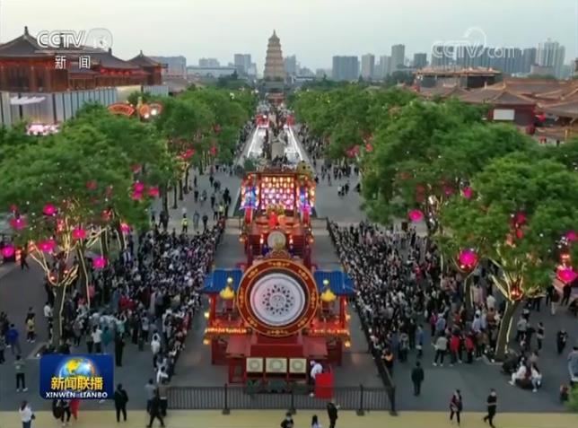 央视网线上消费火爆，五一假期实体消费回暖