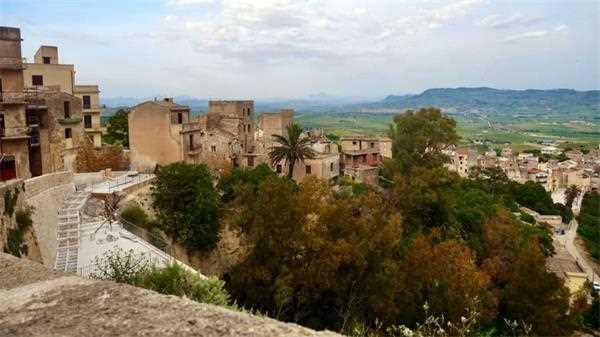 央视财经微信号|每套7.8元!这里30多套房子卖出汉堡价,咋这么便宜