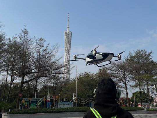小鹏汇天旅行者X2展示遨游 摄/宋婕