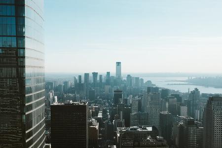 盛松成:房地产在经济中的作用将更加多元化