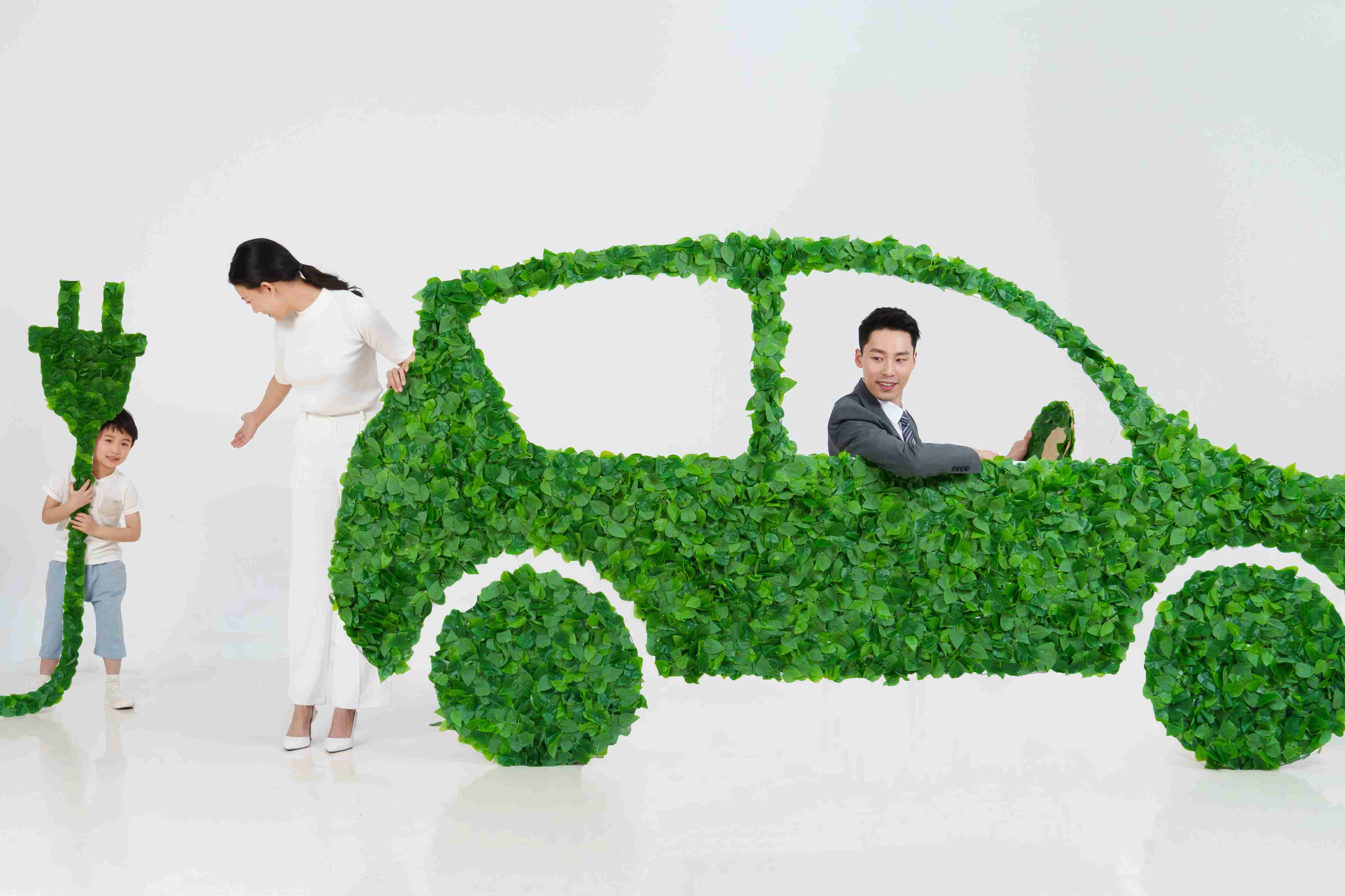 中国人保：新能源车险承保数量上涨，综合成本率高于整体