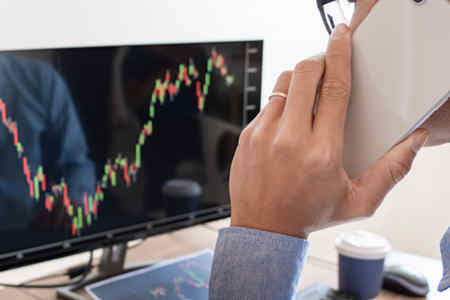 沪指低开高走涨0.11%，电力板块掀涨停潮