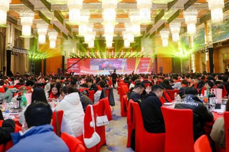 【经纬晚班车】“催收巨头”突然停业 创始人曾放话年入10亿