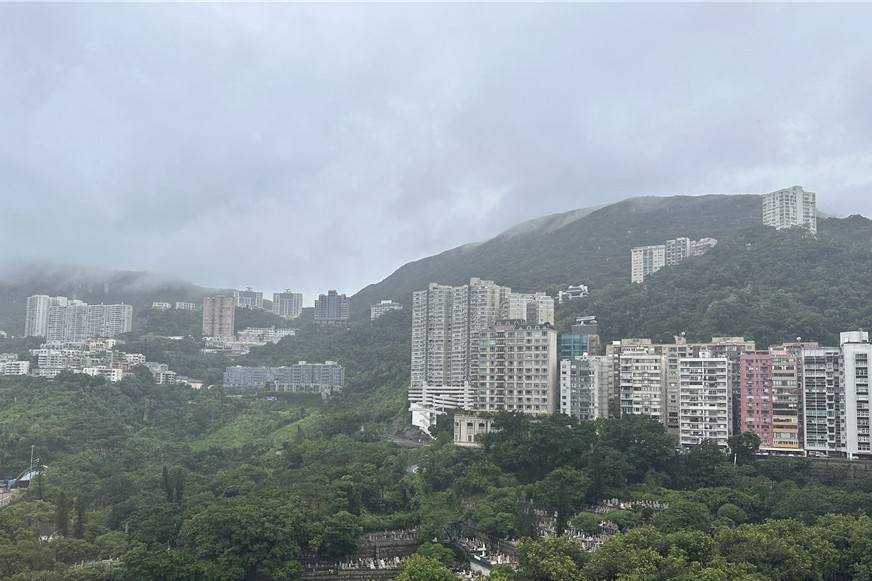 黑色暴雨来袭！极端天气频发，香港“山景房”影响几何？