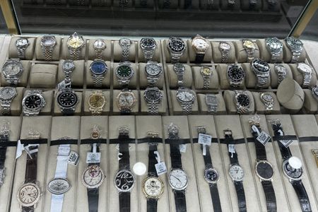 一块手表一年时间“跌出”一辆保时捷，二手腕表的生意不香了？ 