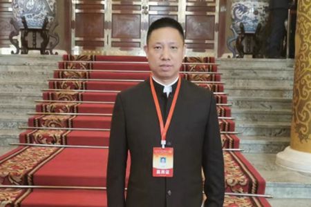 百位华商预见2024｜波兰杜建勇：塑造品牌效应推动商品创新