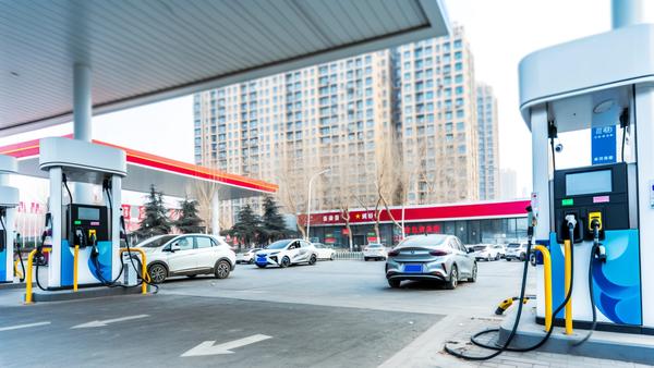 经纬早班车|2025年国内油价或“三连跌”收官;美联储鹰派称未来没必要降息