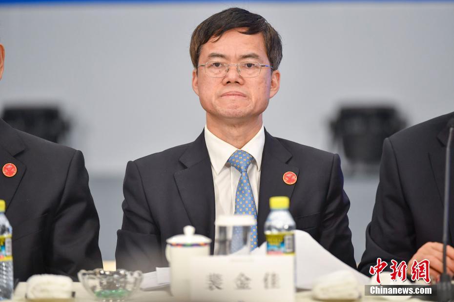 图为中央台办,国务院台办副主任裴金佳出席会议.中新社记者 骆云飞 摄