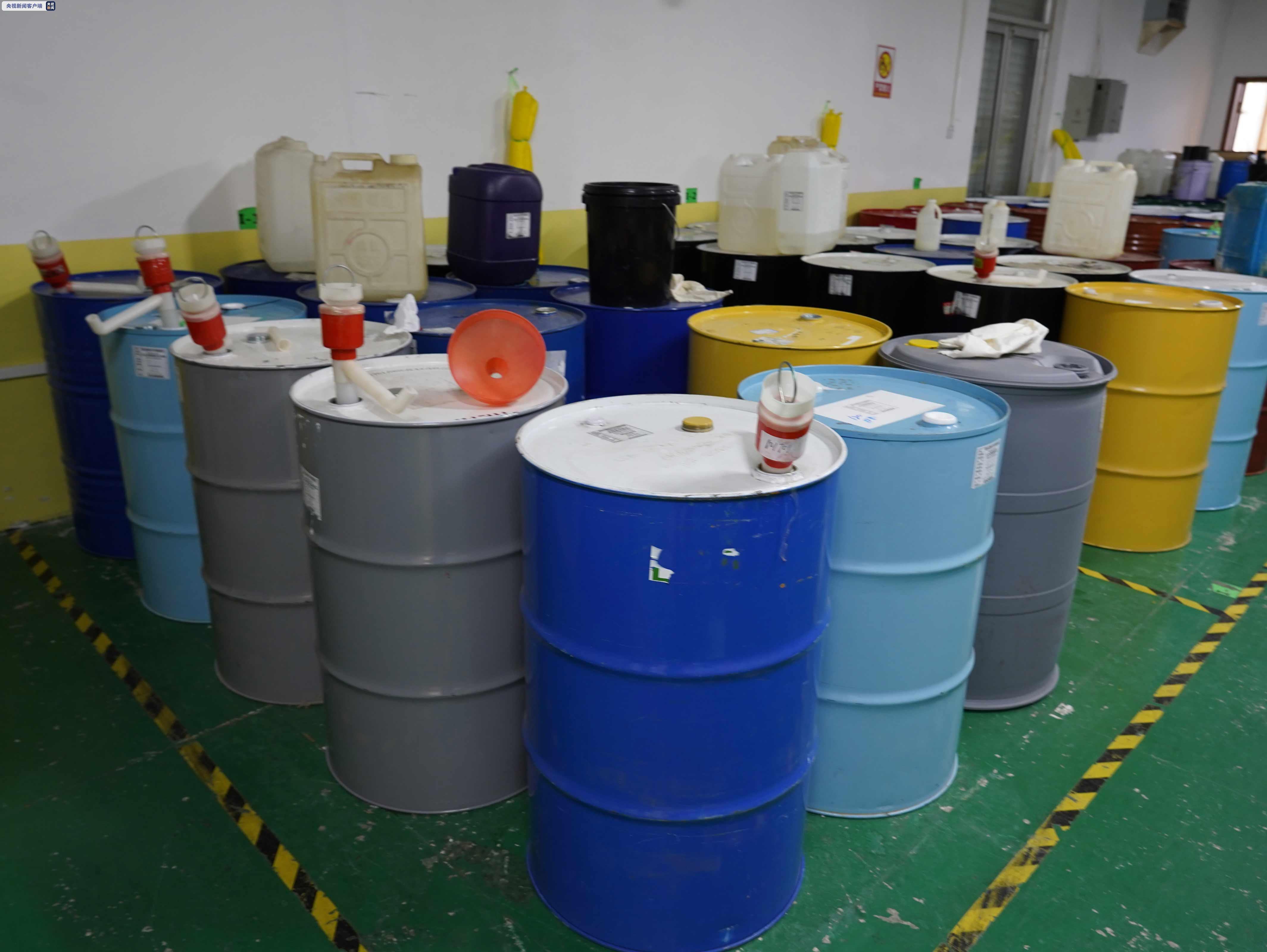 警方捣毁假冒工业胶水工厂 "真"与"假"只差两个路口