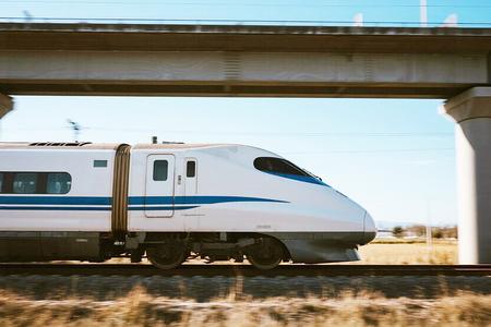 2��1���𣬡��������ᡱ�г���������8000��