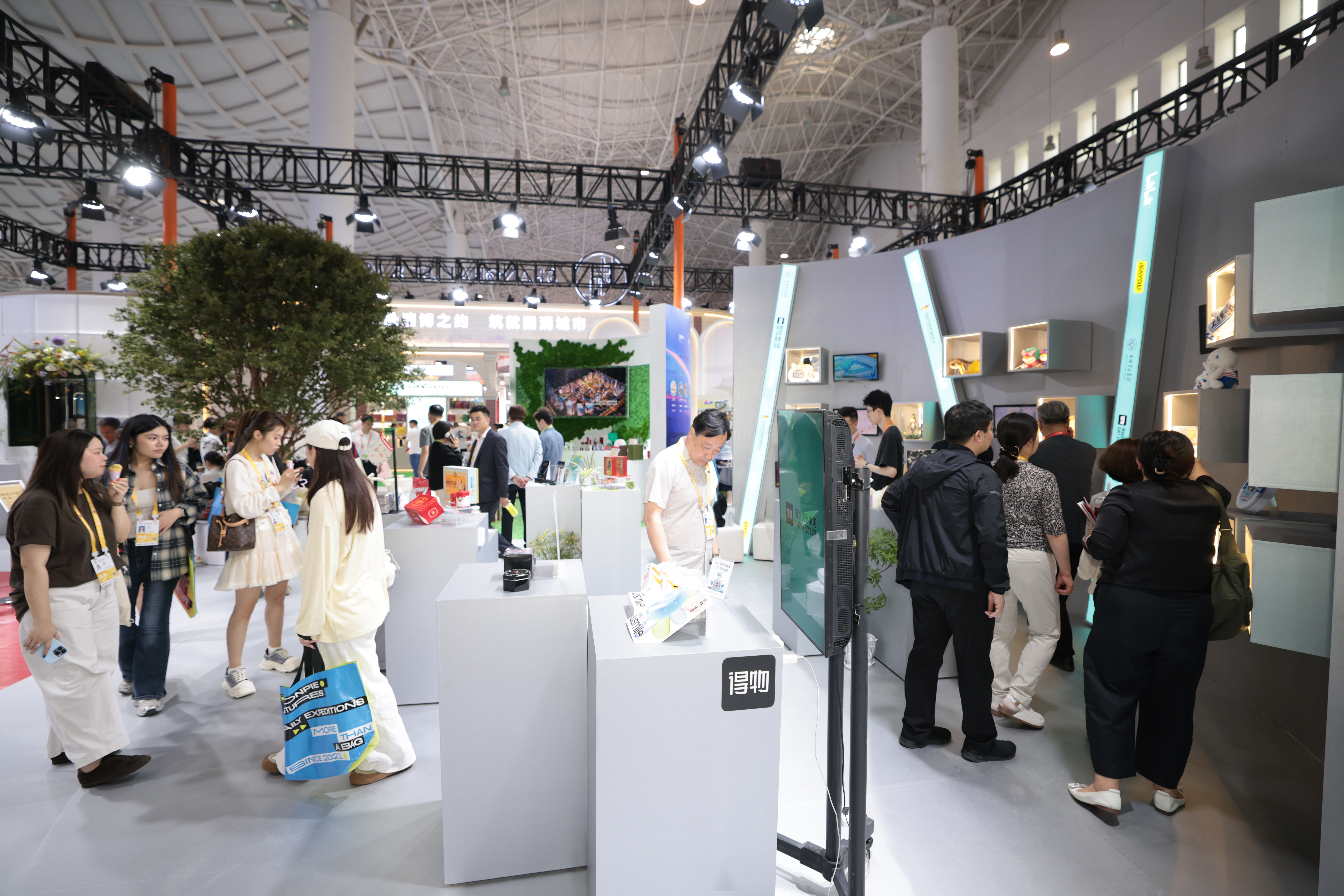 得物App亮相第六届消博会：每天4个好物首发即售罄、鉴别服务超13.7亿次