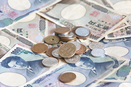 【阜成门外】日元创34年来新低 专家：全球经济主要风险点还是美元