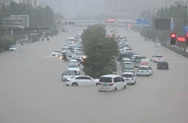 亲历暴雨｜看见能“停歇避险”的商超便利店，眼泪都落下来了