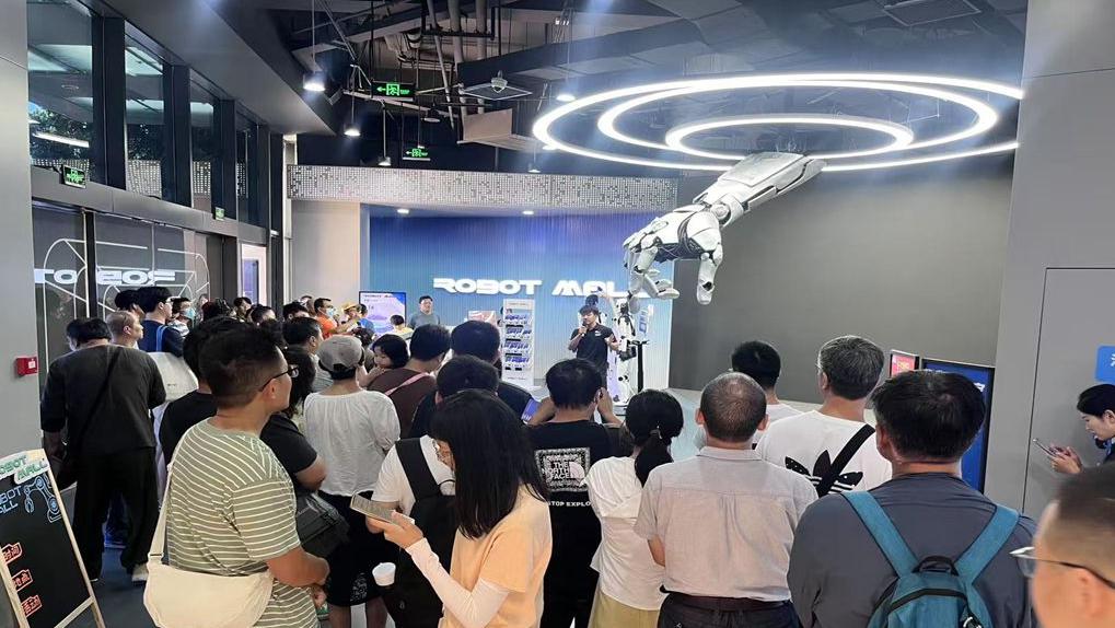 探店1天｜我在机器人4S店待了两天发现，这种机器人人气最高
