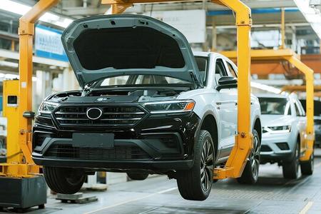 赛力斯上半年卖了17万辆车，也亏了17亿