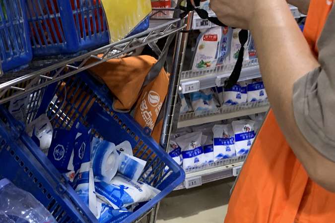“补货不下十次！”实探超市：谁在抢盐？有必要吗？