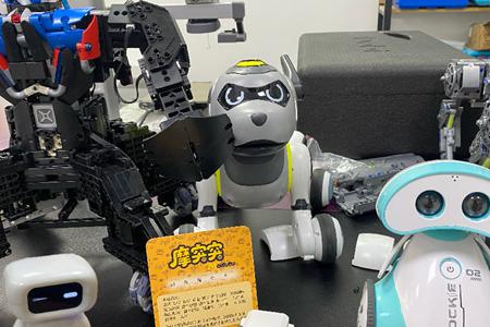 产业一线｜15天就能让普通毛绒玩具跟人对话，这家公司做了啥？