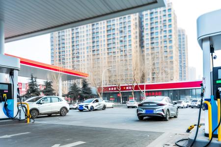 原油价格震荡，国内成品油调价或搁浅