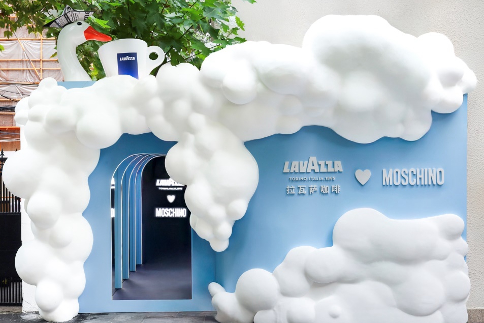 Lavazza×Moschino限时快闪引爆上海 联名新品全国上市