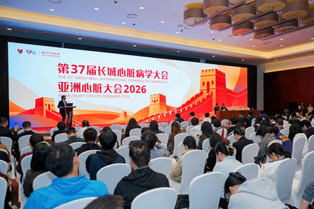 华为WATCH D3亮相长城会，AI+健康赋能心血管慢病管理