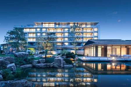 新华保险首个中资产康养旅居社区落地 开启旅居养老新范式