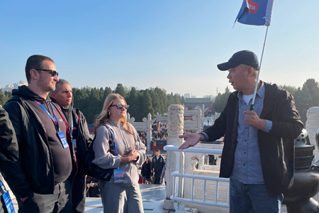 ̽1賿ĵ㣬һȺڻŶӵʲô