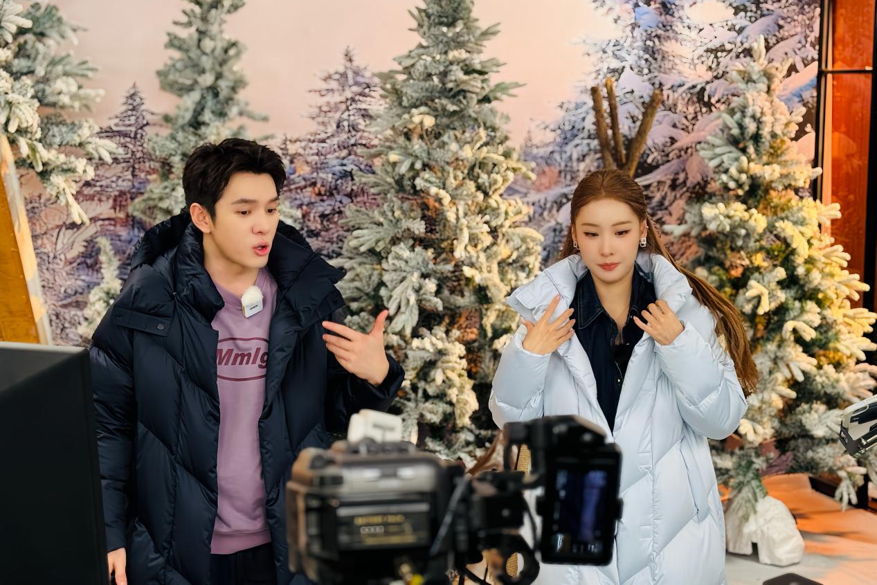 国货羽绒服直播间“抢镜”：年轻人研究“成分”，老品牌玩起“变身”