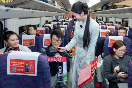 这趟奔赴“诗与远方”的专列，让人狠狠地羡慕了……