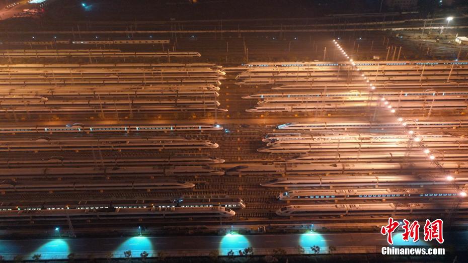 航拍存车场内动车,视觉震撼. 苏志刚 摄