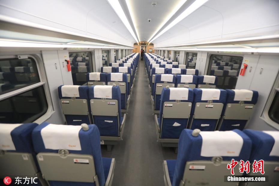 1月23日晚8点05分,d712次列车从杭州站缓缓驶出.