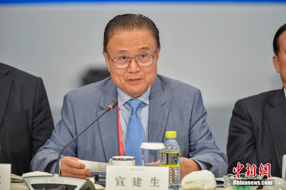 图为冠捷科技集团总裁宣建生出席会议.中新社记者 骆云飞 摄