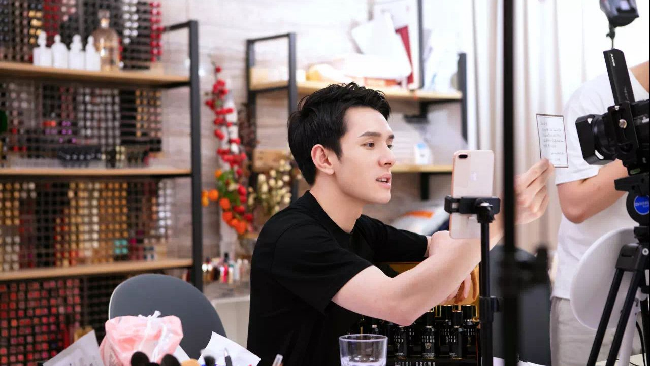 主播带货将走向何方李佳琦或将回归线下销售