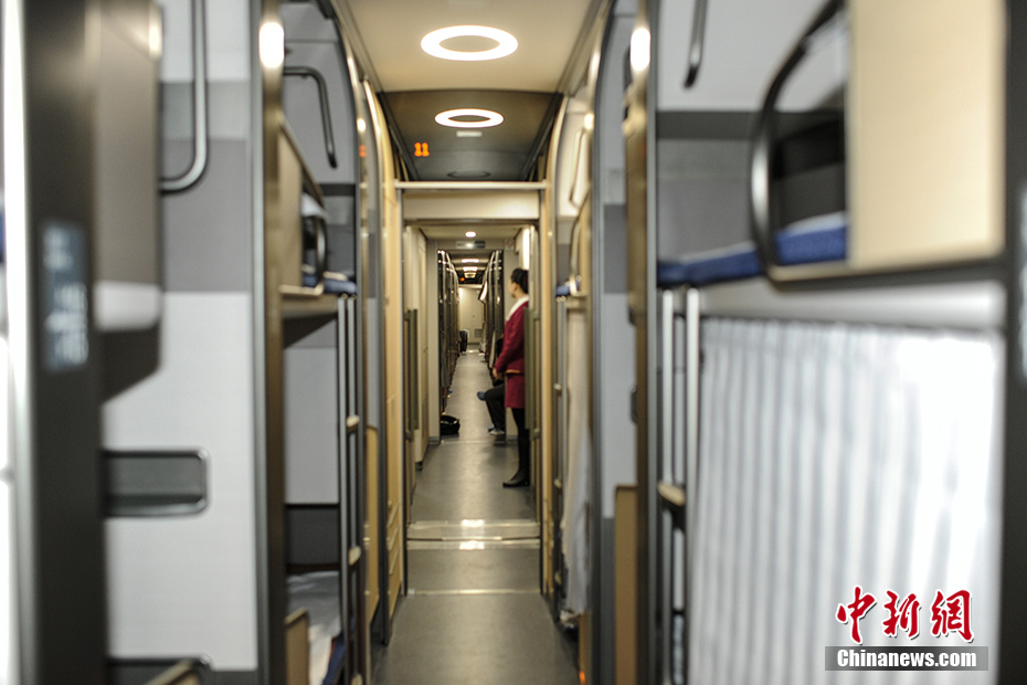 双层纵向卧铺动车 一铺一包间