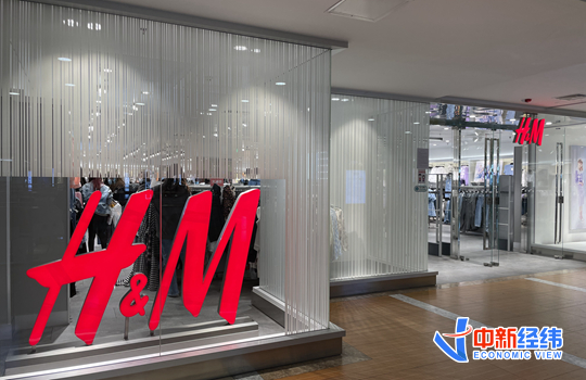 实探风波中的h&m:店员一问三不知,顾客排队试衣